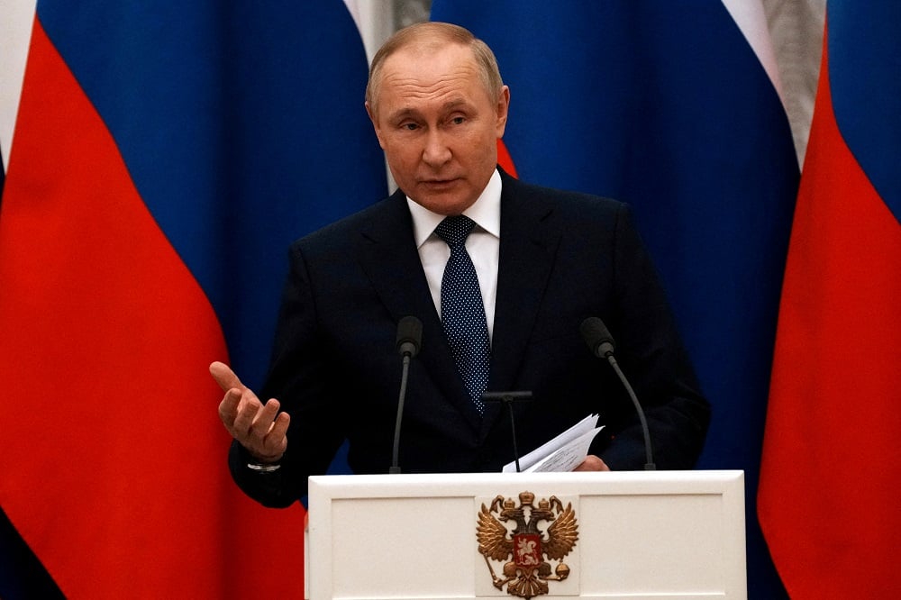Putin sugere que Rússia poderia parar de fornecer gás aos mercados europeus agora