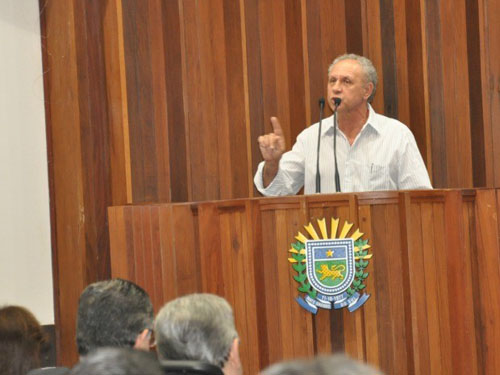 Entidades ocupam tribuna da Assembléia para protestar - G1