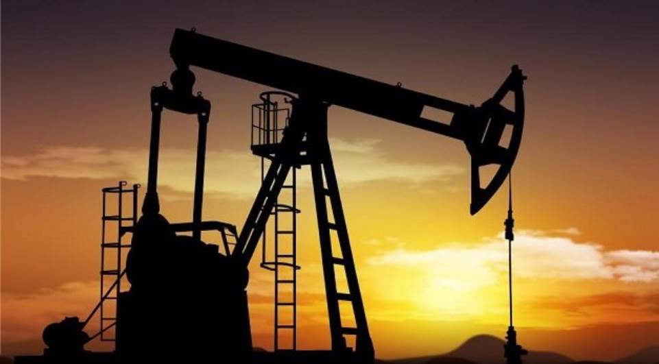 Petróleo sobe 5% após sanções dos EUA às empresas russas Rosneft e Lukoil