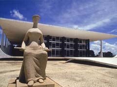 Ibovespa fecha em alta com Petrobras em destaque nesta terça
