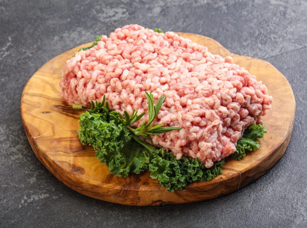 Carne de porco moída desafia tendência com queda nas vendas de carne suína no Reino Unido