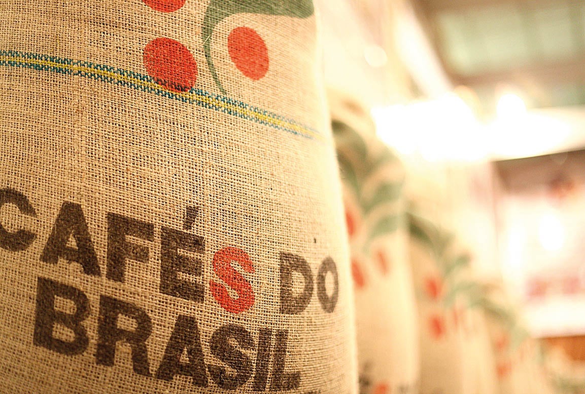 Café dispara no início da manhã com preocupação sobre colheita e qualidade da safra brasileira