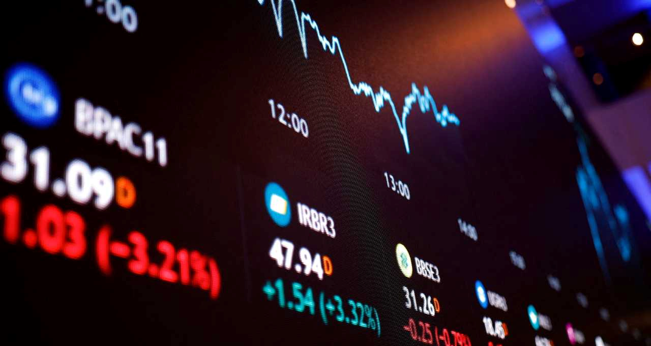 Ibovespa tem queda discreta com ajuste em Petrobras e eleição em foco