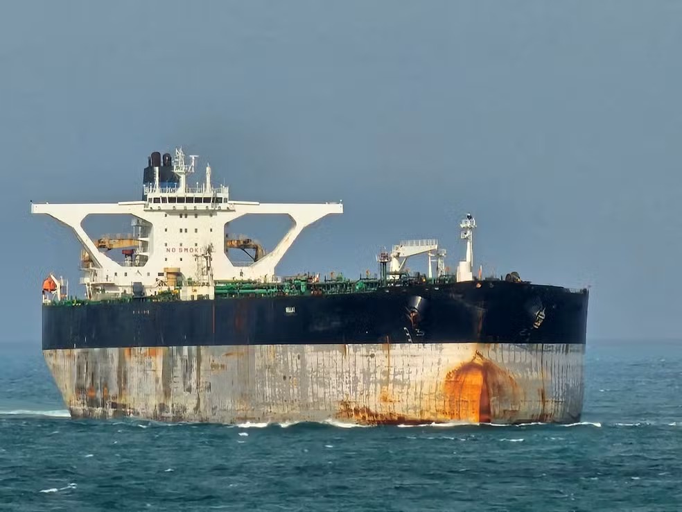 Navios-tanque com petróleo saudita revertem curso  enquanto houthis abrem nova frente na guerra EUA-Irã