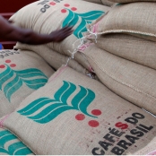 Sacas de café para exportação no Porto de Santos (SP) 10/12/2015 - 16:9