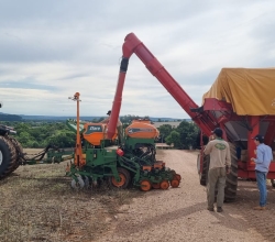 Seguindo para mais um dia de plantio da soja na Fazenda Santa Rita em Paracatu (MG). Envio de João Luiz Pinton.