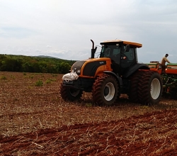 Seguindo para mais um dia de plantio da soja na Fazenda Santa Rita em Paracatu (MG). Envio de João Luiz Pinton.