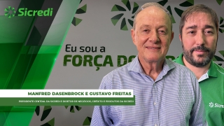 Gustavo Freitas, diretor de negócios, crédito e produtos da Sicredi e Manfred Dasenbrock, presidente central da Sicredi