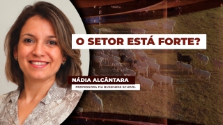 Nádia Alcântara - Professora FIA Bussiness School