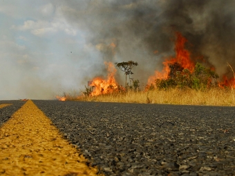 Queimadas beira de estrada 16:9