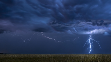 lightning-storm-over-field-in-oklahoma-2026-01-05-05-39-30-utc