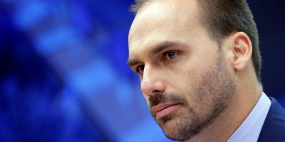 Turma do STF forma maioria para tornar Eduardo Bolsonaro réu por buscar interferência de Trump em processo do pai