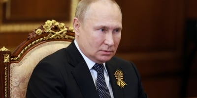 Putin promete apoio ao Irã em conversas com chanceler iraniano na Rússia e diz querer paz em breve