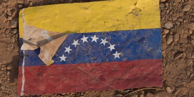 Após terremotos na Venezuela, cidadãos lideram resgate em meio a acusações de roubo contra militares