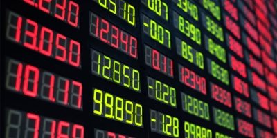 Ações  da China atingem  mínima de dois meses à medida que dados dos EUA se aproximam