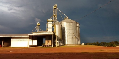 À espera de safra recorde de soja, Coamo adquire instalações do Patria e amplia armazenagem