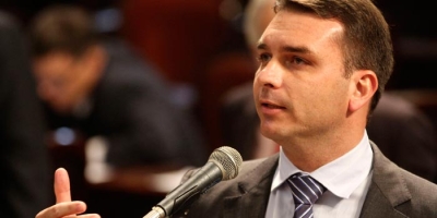 Em almoço, aliado dá pistas sobre futuro ministro da Fazenda de Flávio