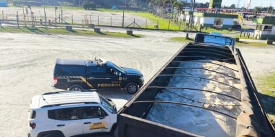 Mapa e Polícia Federal apreendem 48 toneladas de açúcar com suspeita de adulteração no Porto de Paranaguá (PR)