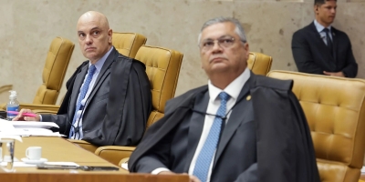 Moraes e Dino votam para rejeitar recursos e manter condenação de Bolsonaro