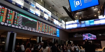 Ibovespa avança após tombo de 6ª-feira por receios sobre cena eleitoral