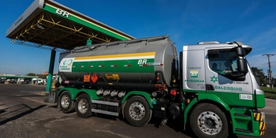 ANP notificará Petrobras para ofertar "imediatamente" volumes de diesel e gasolina de leilões cancelados