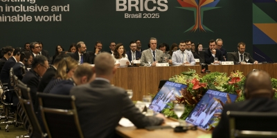 Ministro das Relações Exteriores da China pede a Brics fortalecimento da cooperação em minerais estratégicos