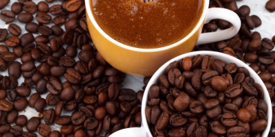 Café inicia a quarta-feira atento ao clima no Brasil e mantém sustentação nas bolsas