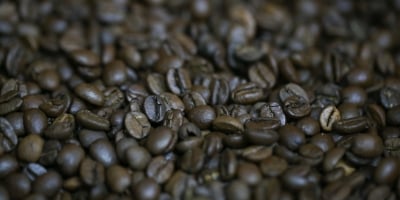 Preços do café sobem acentuadamente diante de temores sobre oferta e novas tarifas comerciais