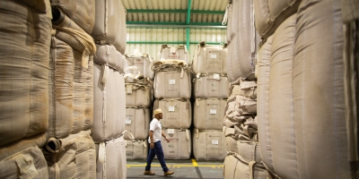 Exportadores de café encerram 2025 com prejuízo logístico de R$ 66,1 mi devido a esgotamento da infraestrutura portuária