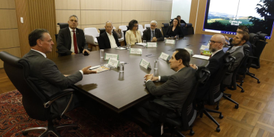 Ministro Fávaro recebe setor cafeeiro para alinhar estratégias de promoção internacional e financiamento da atividade
