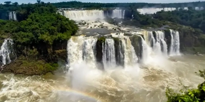 Chuvas intensas elevam vazão das Cataratas do Iguaçu e novos temporais ameaçam o Paraná