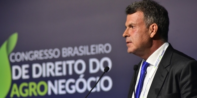 Segurança jurídica e crise do agro pautam Congresso Brasileiro de Direito do Agronegócio