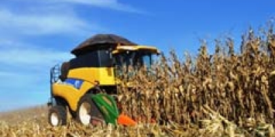 Vendas de colheitadeiras no Brasil recuam quase 50% em fevereiro, diz Fenabrave