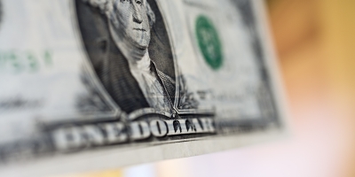 Dólar sobe acima de R$ 5,03 com tensão no Oriente Médio e novas preocupações sobre tarifas dos EUA