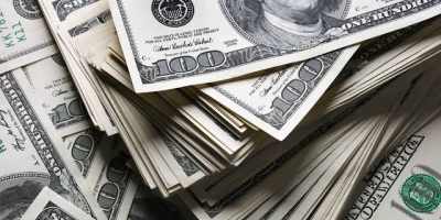 Dólar cai a R$5,0892 com avanço de Flávio Bolsonaro em pesquisas eleitorais