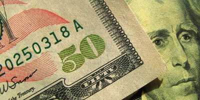 Dólar tem leve alta no Brasil com Oriente Médio no foco