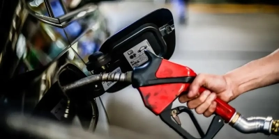 Governo adia reunião do CNPE que discutiria aumento da mistura de etanol na gasolina