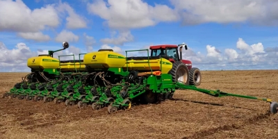 Venda de máquinas cai em abril e setor passa a prever queda de vendas em 2026