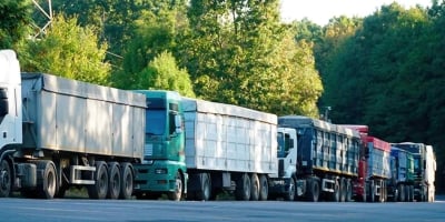 Frete rodoviário sobe 3,36% em março e mantém alta em abril com diesel e safra, diz Repom