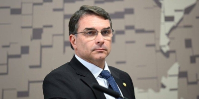 Com paradeiro desconhecido, Flávio Bolsonaro descumpre prazo do STF para entregar passaportes