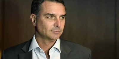 Flávio Bolsonaro foi para os EUA, diz aliado do senador à Reuters