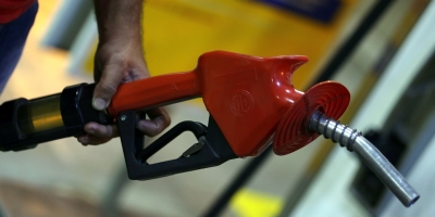 Diesel, gasolina e etanol recuam nos postos do Brasil na primeira metade de junho, diz Ticket Log
