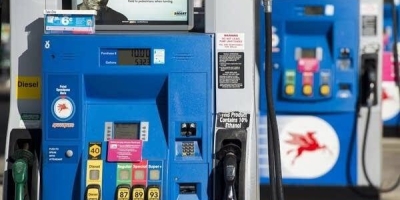 Com aumento de preço da gasolina nos EUA por guerra no Irã, Trump culpa Ucrânia e democratas