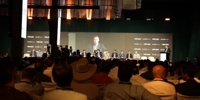 Cana Summit 2026 abre com foco na resiliência do setor e no papel do etanol em meio à crise do petróleo