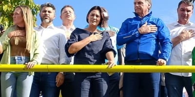 Bolsonaro participa de motociata em Brasília e apoiadores distribuem postagens nas redes