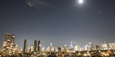 Israel bombardeia Beirute em expansão da guerra; Trump quer participar de escolha de novo líder iraniano