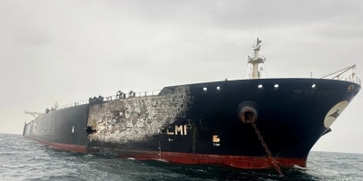 Irã incendeia petroleiro gigante perto de Dubai após advertências de Trump