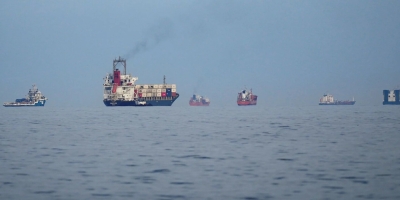 Irã ameaça fechar Estreito de Ormuz em meio a impasse com os EUA