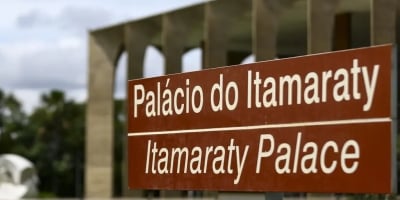 Brasil sobe tom em resposta aos EUA e diz que soberania jamais entrará em negociação de tarifa