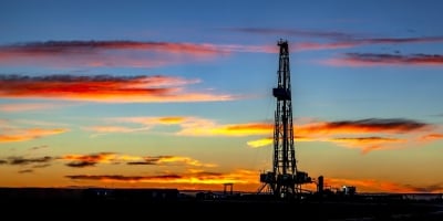 Preços do petróleo recuam com acordo para liberação acelerada de estoques